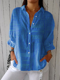 Clara | Moderne Bluse mit geometrischen Streifen und Knopfleiste